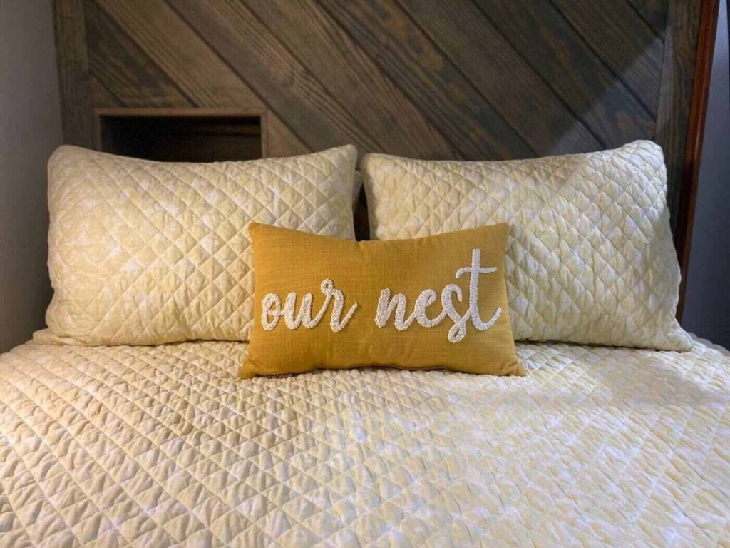 queen bed with bedding