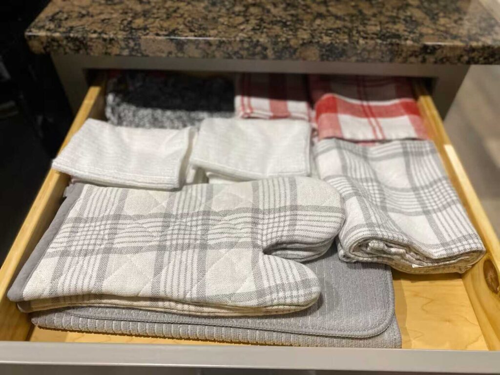 kitchen towels in drawer